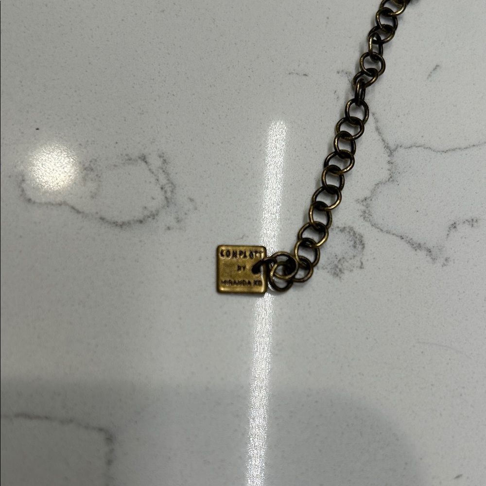 Chic Gold Drop Necklace - Picture 3 of 8